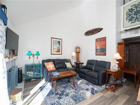 2053 Meadow View , Costa Mesa, CA