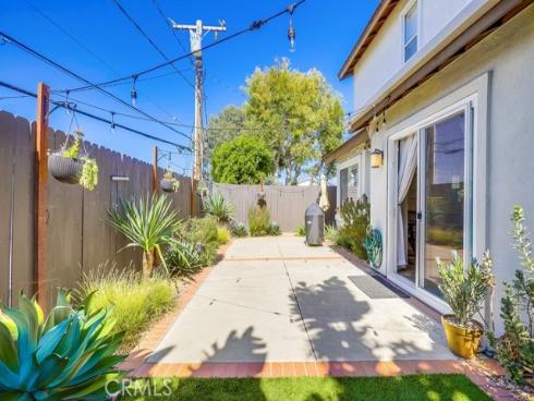 1581  Orange  B  Avenue, Costa Mesa, CA