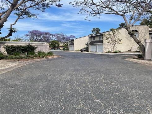 404  Brighton Springs  , Costa Mesa, CA
