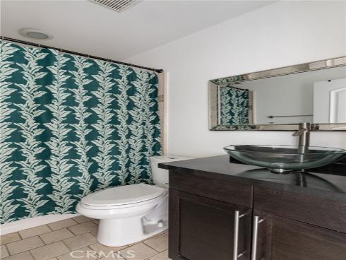 345  University  F4  Drive, Costa Mesa, CA