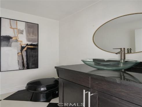 345  University  F4  Drive, Costa Mesa, CA