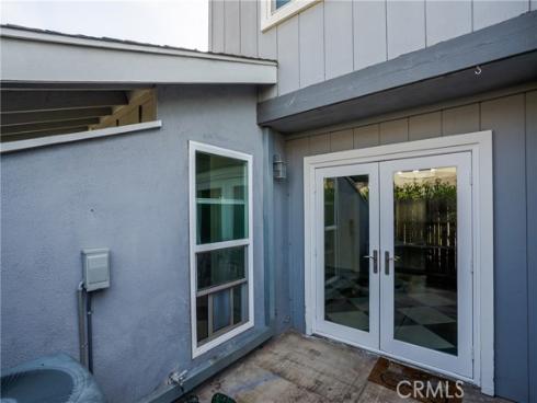 345  University  F4  Drive, Costa Mesa, CA