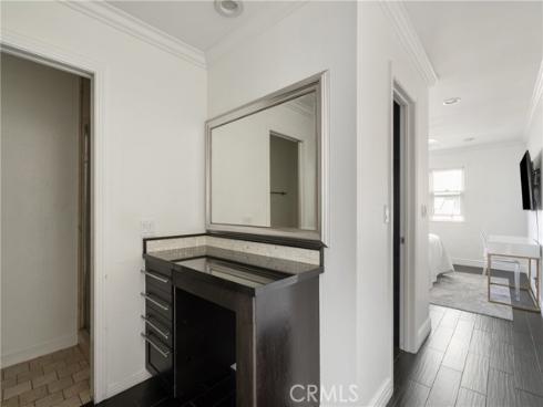 345  University  F4  Drive, Costa Mesa, CA