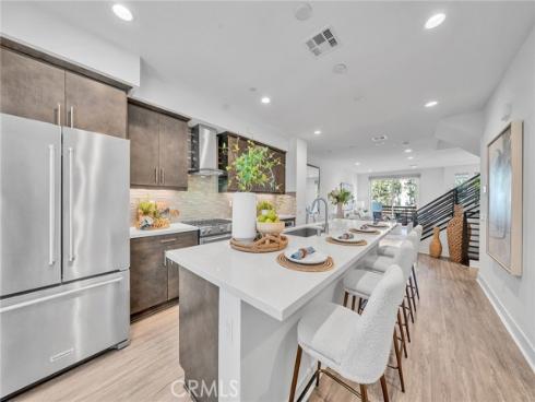 687  Doheny  , Costa Mesa, CA