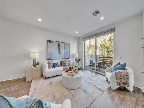 687  Doheny  , Costa Mesa, CA