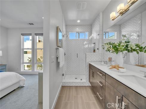 687  Doheny  , Costa Mesa, CA