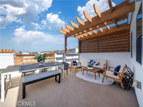 687  Doheny  , Costa Mesa, CA