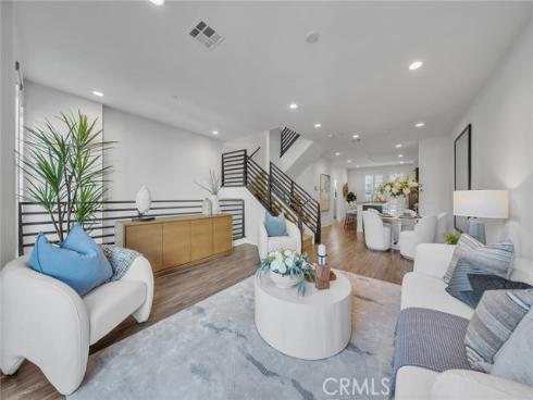 687  Doheny  , Costa Mesa, CA