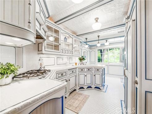 2074  Meadow View   Lane, Costa Mesa, CA