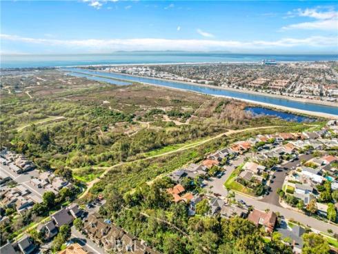 2074  Meadow View   Lane, Costa Mesa, CA