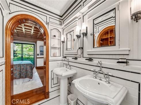 2074  Meadow View   Lane, Costa Mesa, CA