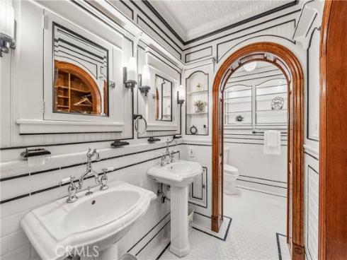 2074  Meadow View   Lane, Costa Mesa, CA