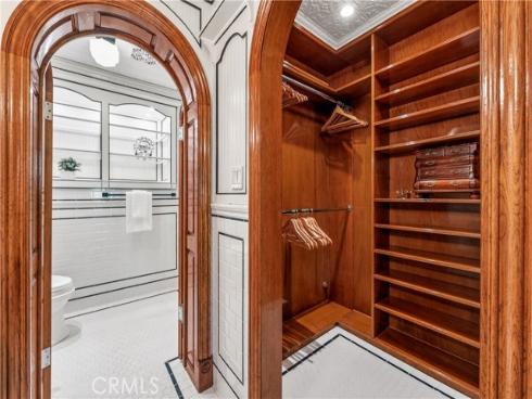 2074  Meadow View   Lane, Costa Mesa, CA