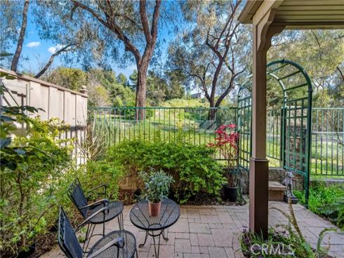 2074  Meadow View   Lane, Costa Mesa, CA