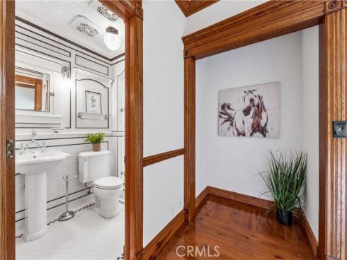 2074  Meadow View   Lane, Costa Mesa, CA