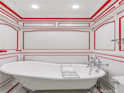 2074  Meadow View   Lane, Costa Mesa, CA