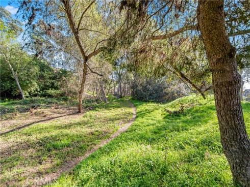 2074  Meadow View   Lane, Costa Mesa, CA