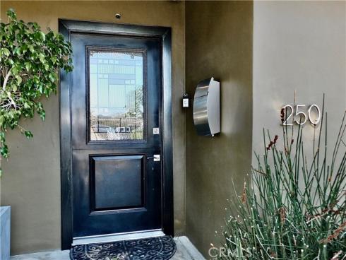 250 Bucknell Rd , Costa Mesa, CA