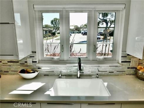 250 Bucknell Rd , Costa Mesa, CA