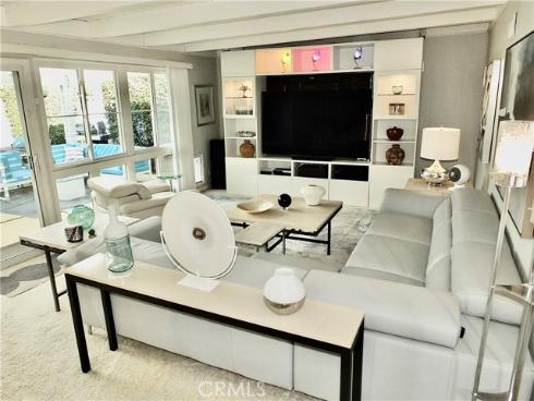 250 Bucknell Rd , Costa Mesa, CA