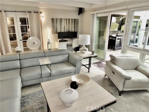 250 Bucknell Rd , Costa Mesa, CA