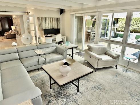 250 Bucknell Rd , Costa Mesa, CA