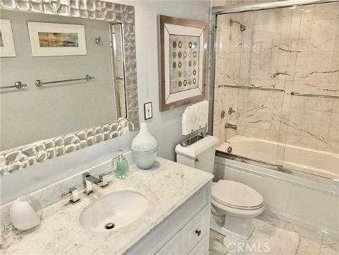 250 Bucknell Rd , Costa Mesa, CA