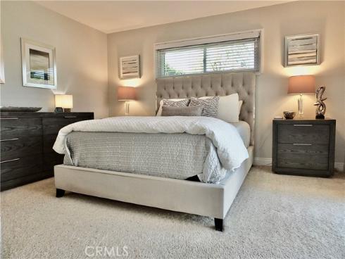 250 Bucknell Rd , Costa Mesa, CA