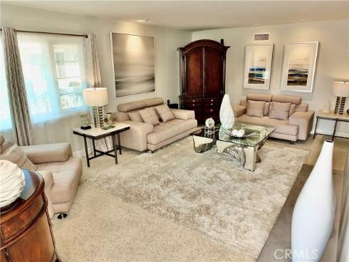 250 Bucknell Rd , Costa Mesa, CA