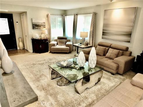 250 Bucknell Rd , Costa Mesa, CA