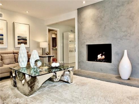 250 Bucknell Rd , Costa Mesa, CA