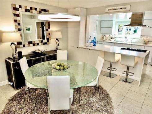 250 Bucknell Rd , Costa Mesa, CA