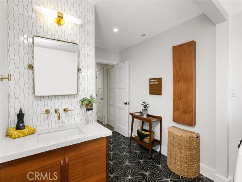 2110  President  , Costa Mesa, CA