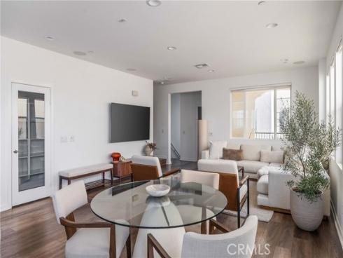 329  Ford  , Costa Mesa, CA