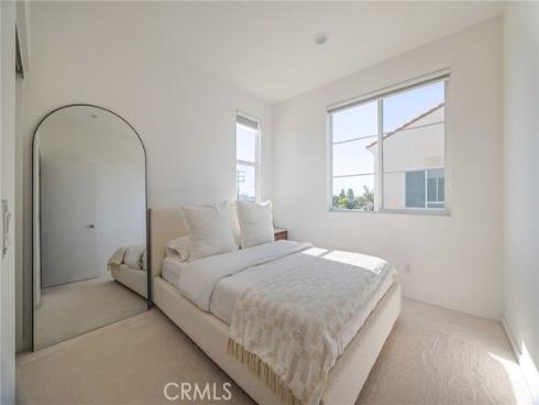 329  Ford  , Costa Mesa, CA