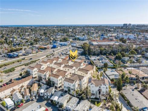 329  Ford  , Costa Mesa, CA