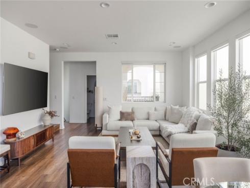 329  Ford  , Costa Mesa, CA