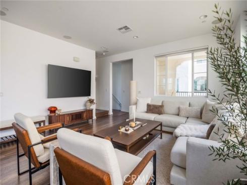 329  Ford  , Costa Mesa, CA