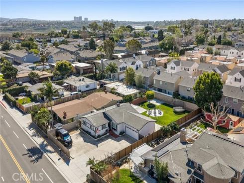 315  University   Drive, Costa Mesa, CA