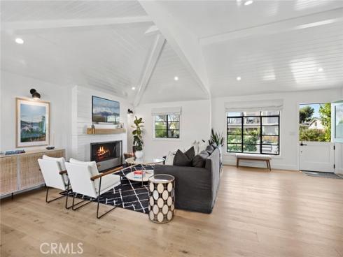 206  Del Mar   Avenue, Costa Mesa, CA