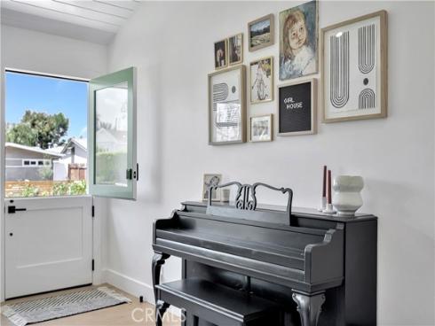 206  Del Mar   Avenue, Costa Mesa, CA