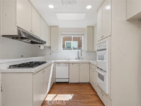 940  Cheyenne  , Costa Mesa, CA