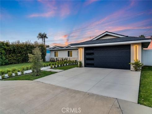 1608  Elm  , Costa Mesa, CA