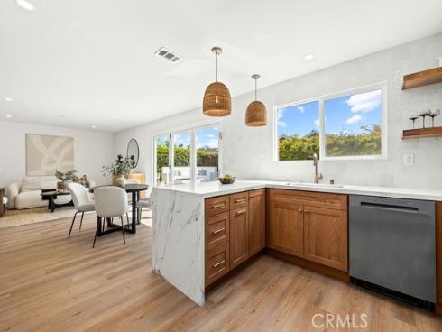 937 Carnation , Costa Mesa, CA