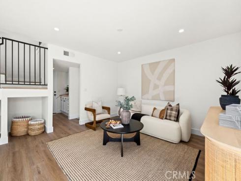 937 Carnation , Costa Mesa, CA