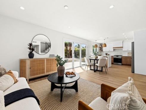 937 Carnation , Costa Mesa, CA