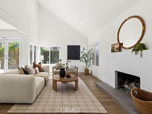 937 Carnation , Costa Mesa, CA