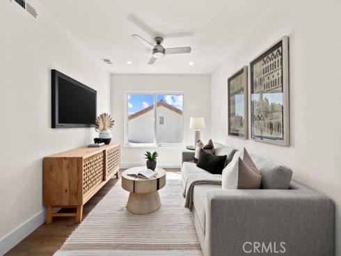 937 Carnation , Costa Mesa, CA