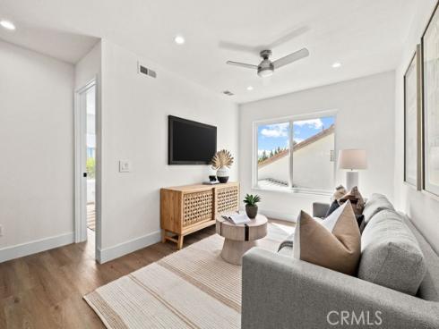 937 Carnation , Costa Mesa, CA