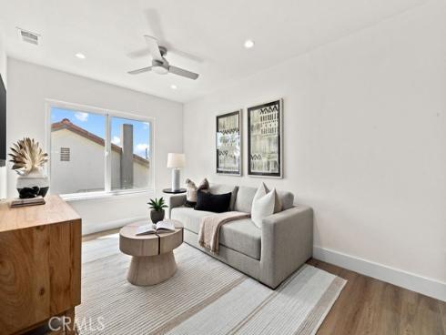 937 Carnation , Costa Mesa, CA